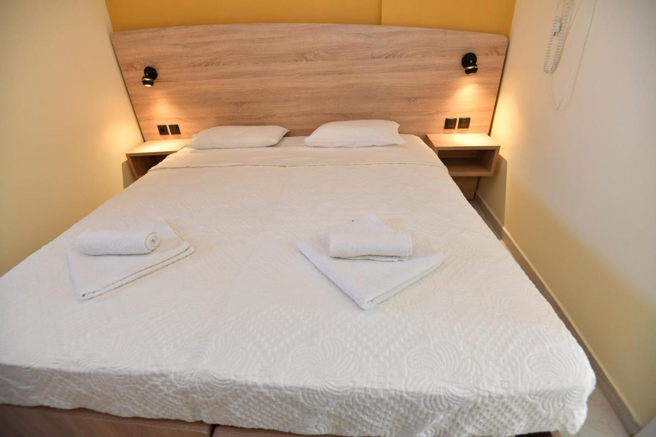 Iskas Apartments Ialysos  Ngoại thất bức ảnh